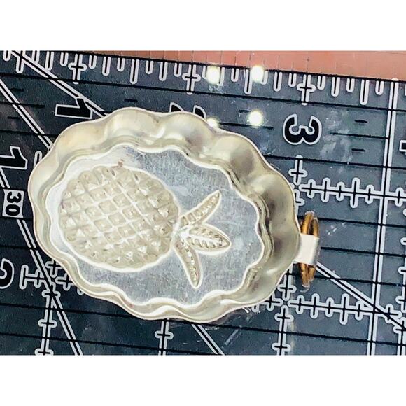 William Sonoma Set of Four Copper finish Pineapple Molds - Picture 7 of 11